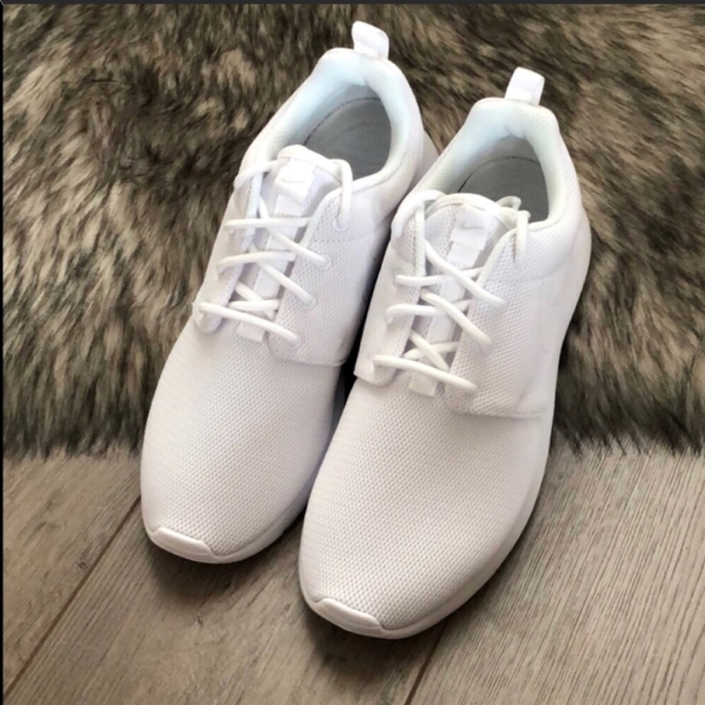 NWT Nike Roshe one triple white - Picture 7 of 8